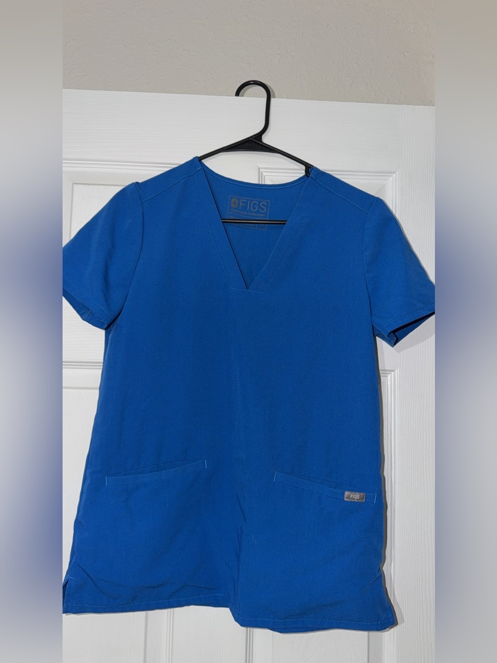 Figs Short Sleeve V-Neck Scrub Top and Jogger set in Royal Blue